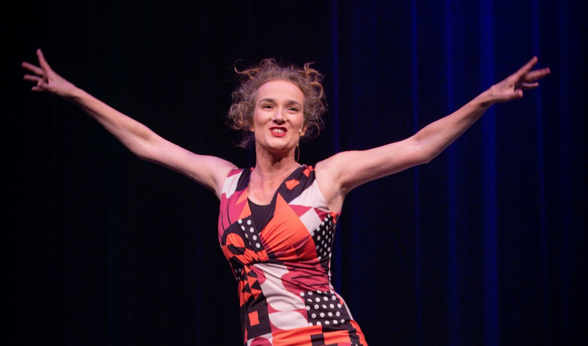 Cabaretière Nathalie Baartman was op voor haar bekend terrein. Ze was in het verleden twee jaar woonachtig in Putten.