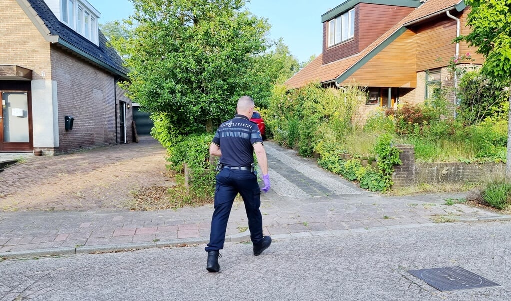 De politie voert donderdag buurtonderzoek uit bij de woning waarvan de bewoonster 's nachts werd overvallen.