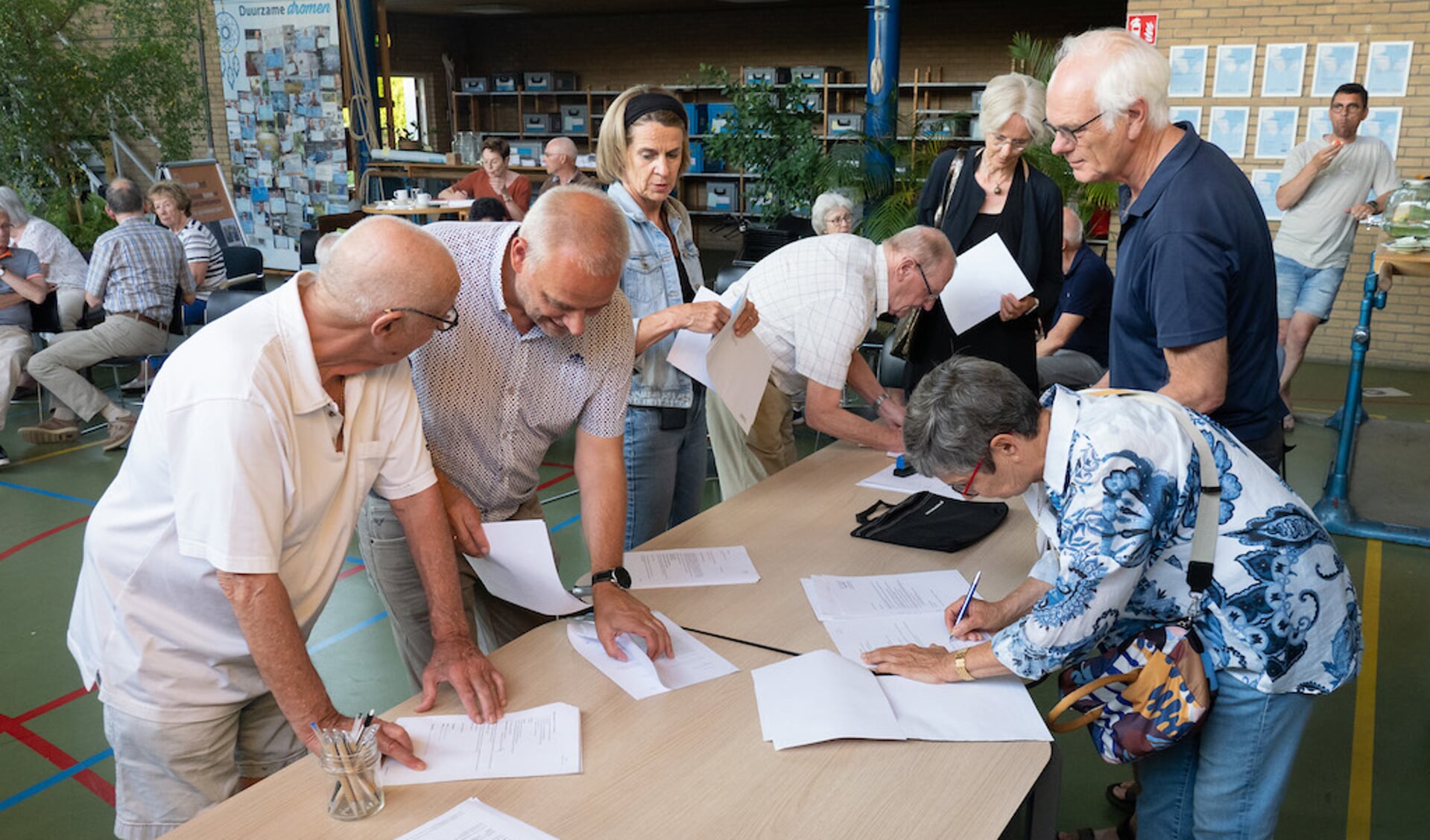 NMCX, ondertekening contract zonnepanelen voor VVE Arnolduspark, Hoofddorp.