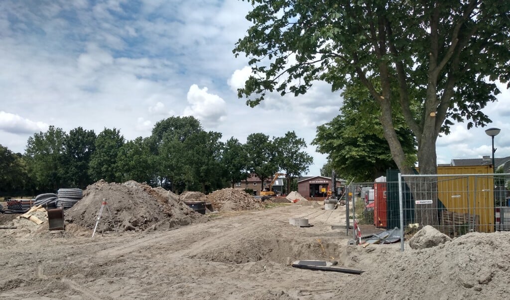 Bouwrijp maken bouwplan Hof van Weerdenburg, gezien vanaf de Herenstraat in de richting van Vor Brandes