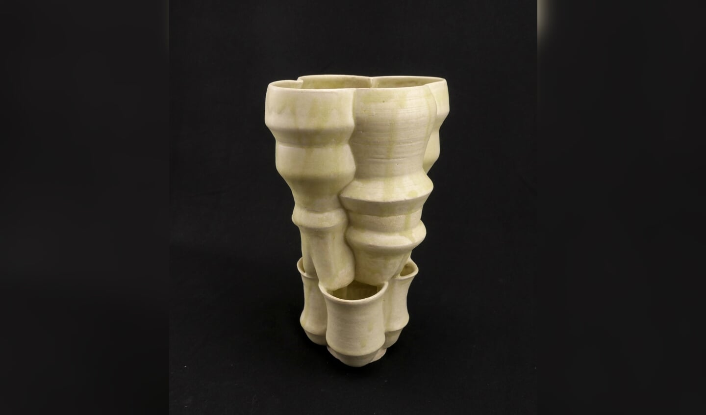 Oppotten 3 21 x 17,5 x 30,5 cm, gedraaid, gesneden, geassembleerd, voorzien van een laag ijzerglazuur