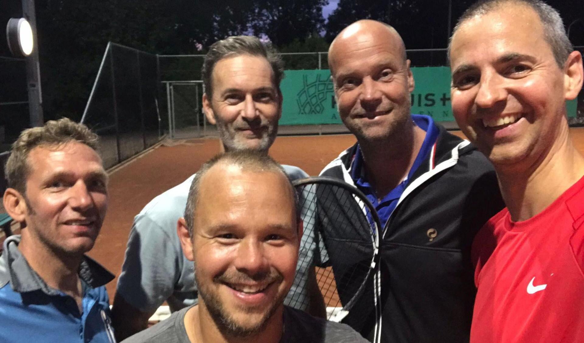David de Witte, Arjan Ruiter, Menno Kouveld en Luc van Kruijsdijk, met daartussen Martin Verkerk.