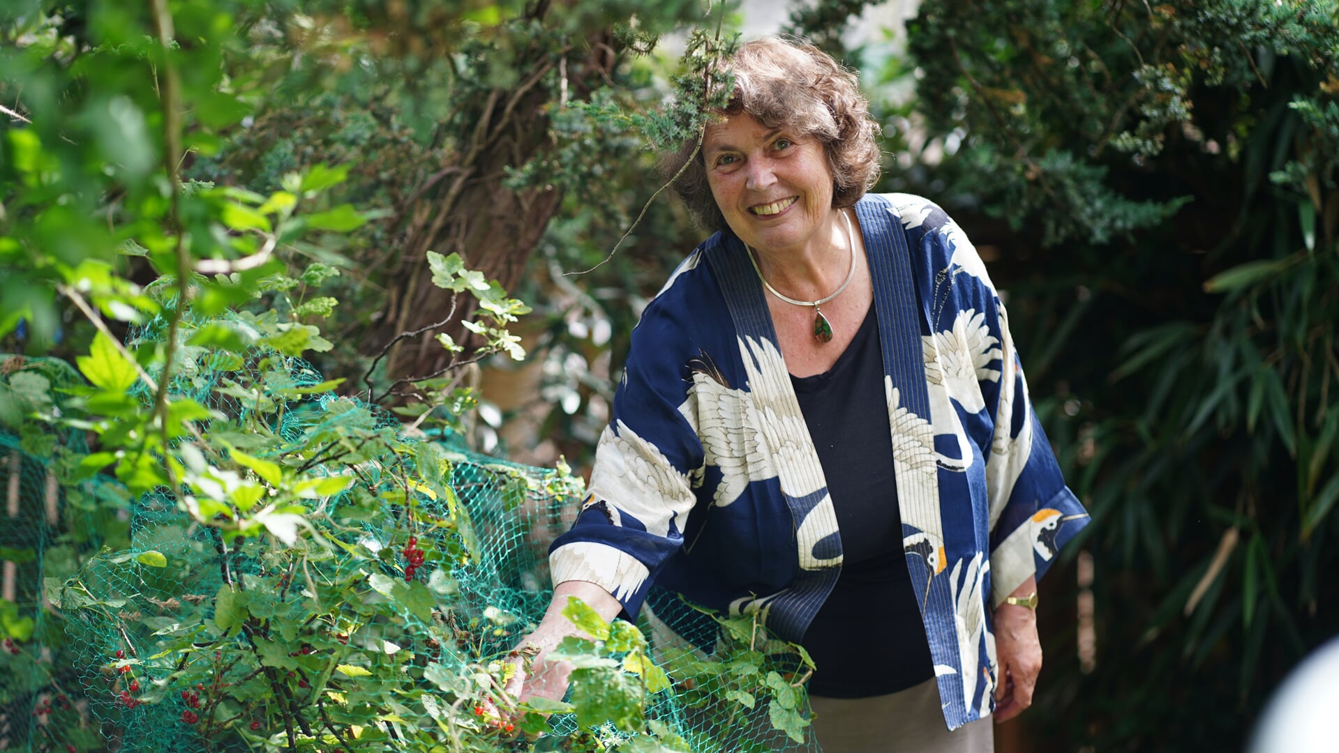 Lilli-jan Rohof in haar tuin.