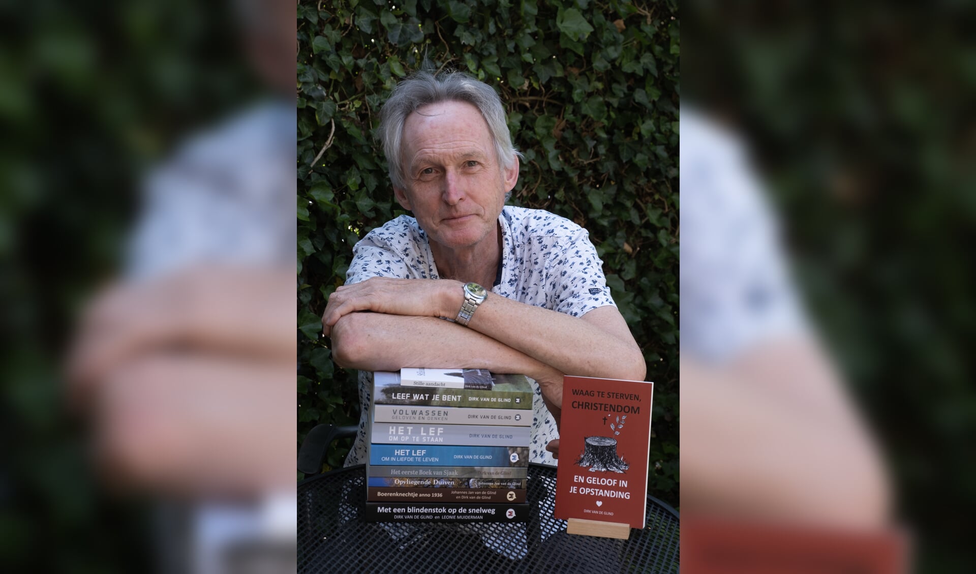 Dirk van de Glind stopte met lesgeven om te gaan schrijven. Inmiddels heeft hij een groot aantal boeken gepubliceerd.
