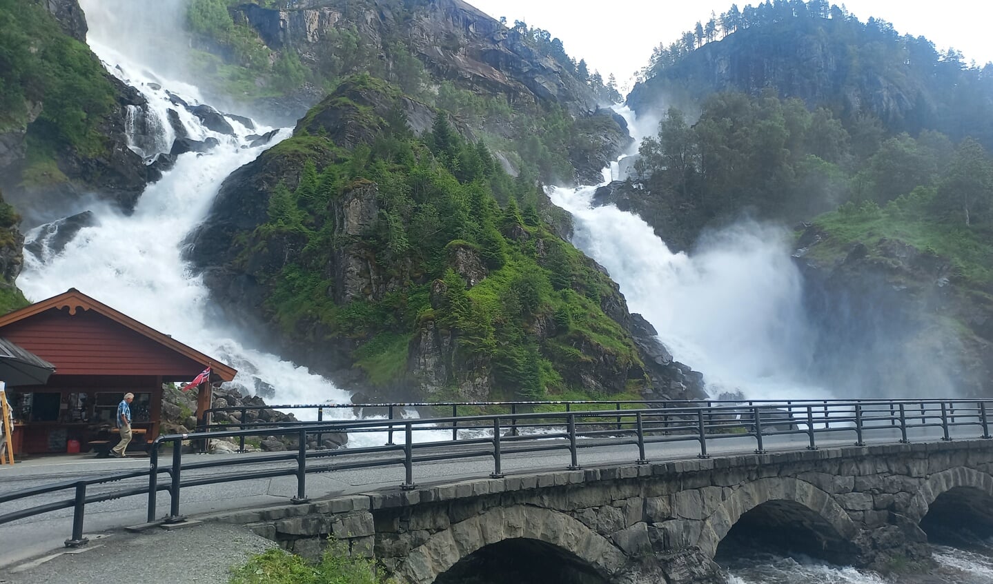 De Lotafoss watervallen in Noorwegen.