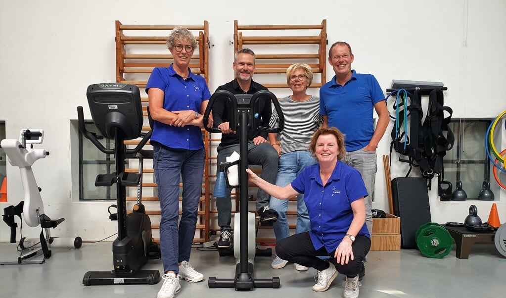 Team De Waag-Physique: Inge Blom, Eugène Bongers, Ellen van der Hoek, Eppo te Gussinklo (vlnr) en Margot Valk (zittend).