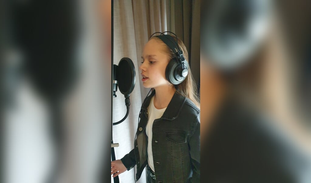 Lana heeft haar eerste nummers opgenomen.