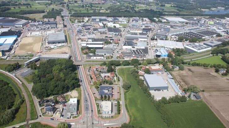 Bovenzicht van industrieterrein Harselaar. Bedrijven vestigen zich graag in regio Barneveld, aldus Saskia Grit van UWV.