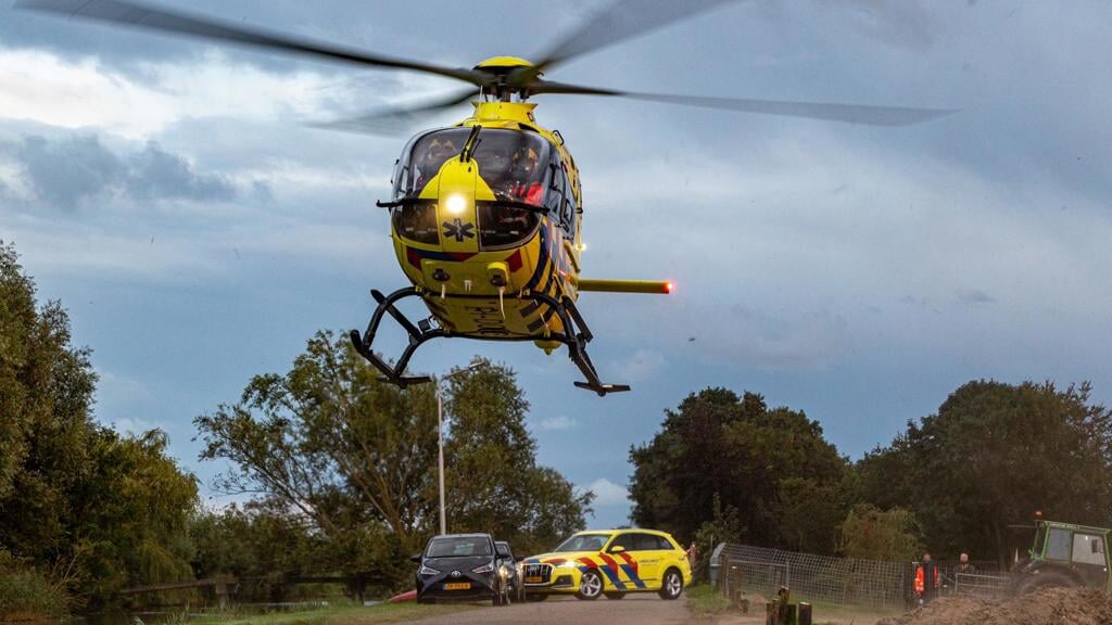 Traumahelikopter Trekt Veel Bekijks Bij Maarten Lutherweg In Amstelveen ...