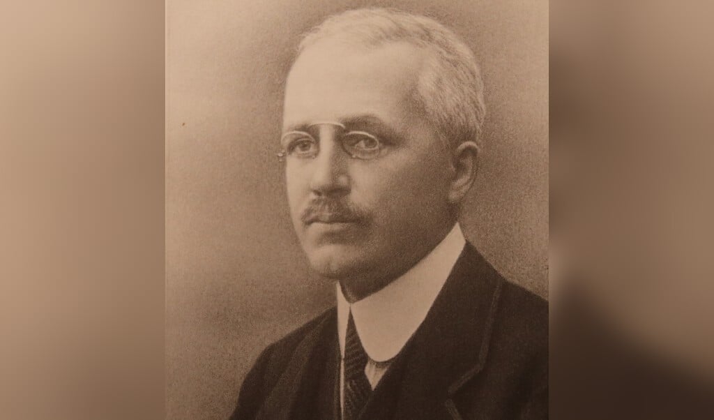  Deel portret van burgemeester Mackay geschilderd in 1915 door de Belgische vluchteling Franciscus Vissers. Hangt in het gemeentehuis. 