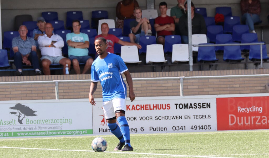 Giovanni Hiwat maakte een schitterende goal vanaf een meter of veertig.