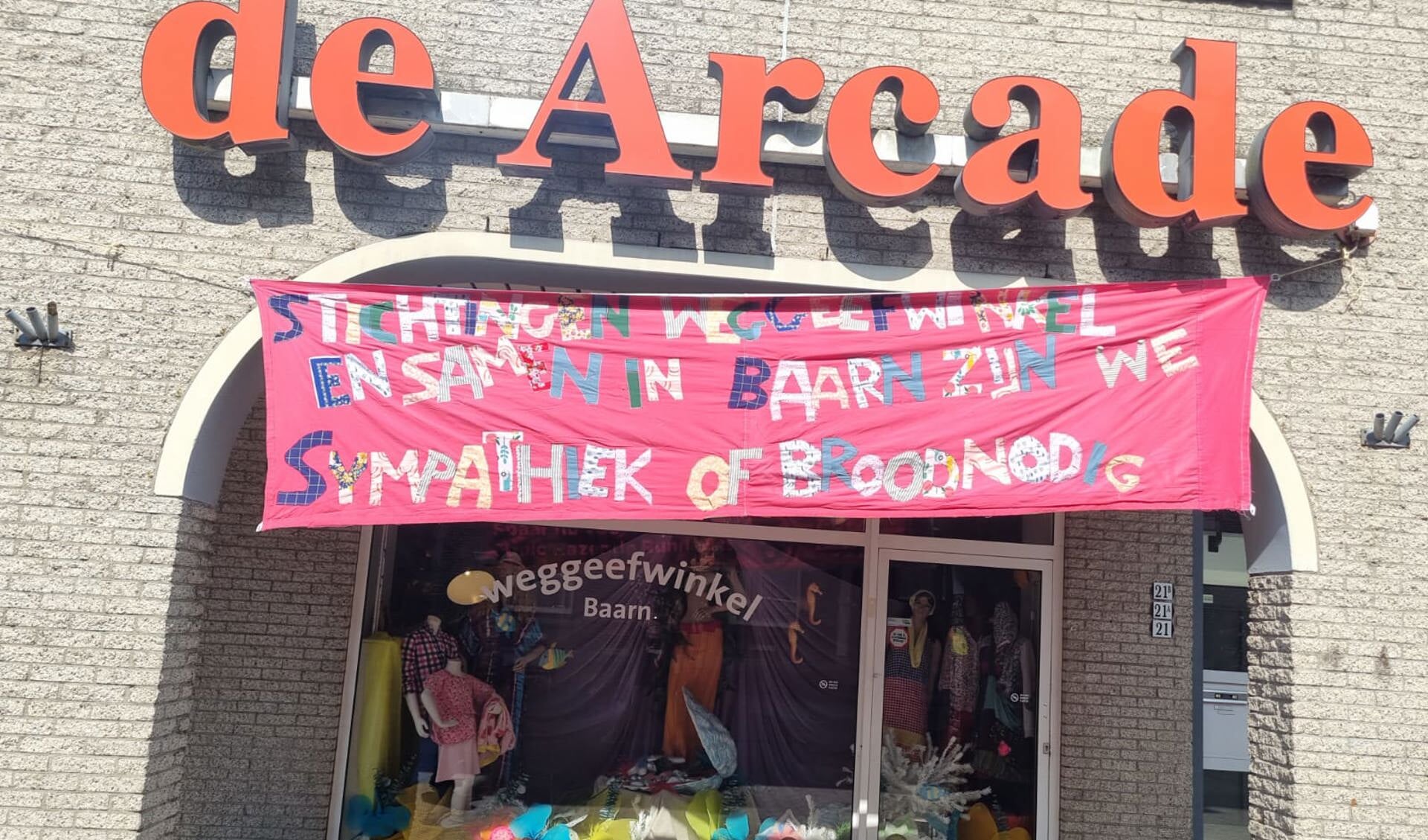 Spandoek Weggeefwinkel Maakt Statement Baarnschecourant Nl Nieuws