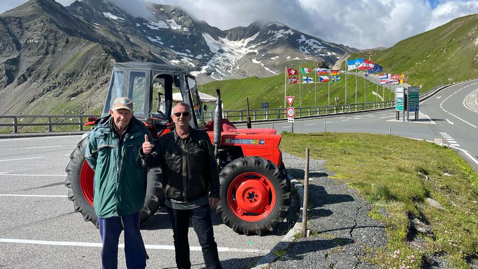 De reis die Nijkerker Kees van ’t Klaphek (61) samen met zijn maatje Johan maakte, was alles behalve doorsnee.