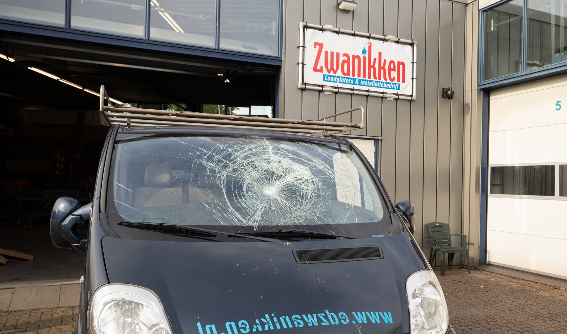 Baarnse loodgieter in zak en as na weer een dreiging - BaarnscheCourant.nl  | Nieuws uit de regio Baarn