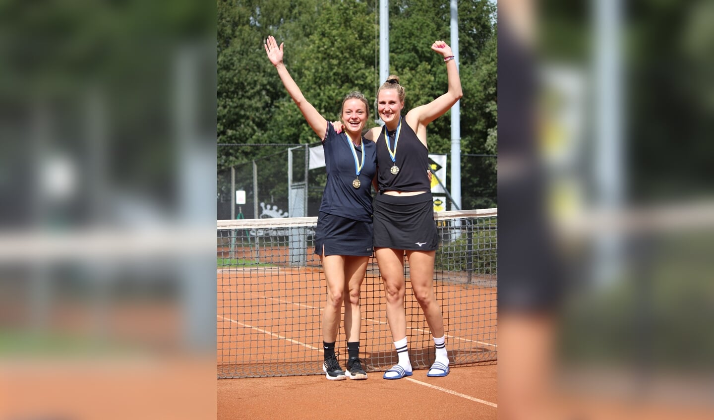 Vriendinnen Janet van Zelderen en Lieveke Meiling wonnen het damesdubbel niveau 6.