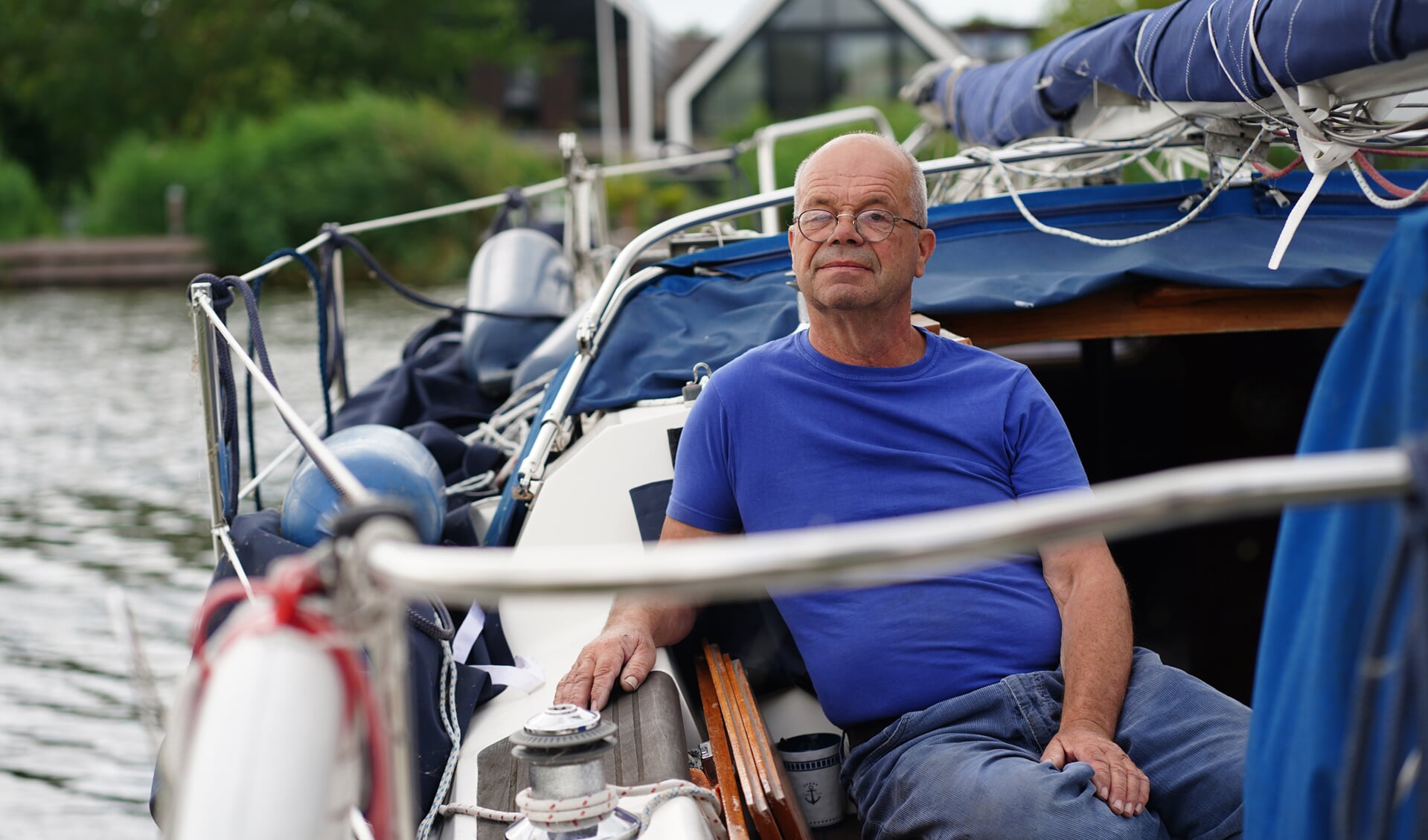 Jan Cuiper op zijn Amerikaanse zeilboot. 