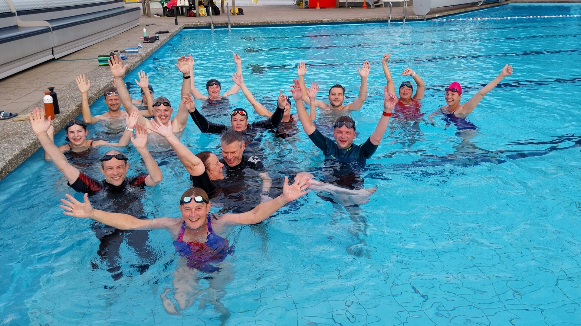 De leden van Mieke's Matties zijn druk in voorbereiding op de Amsterdam City Swim.