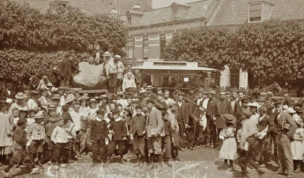 De foto toont de Kei kort na de opgraving op 3 mei 1903 op de Varkensmarkt.  