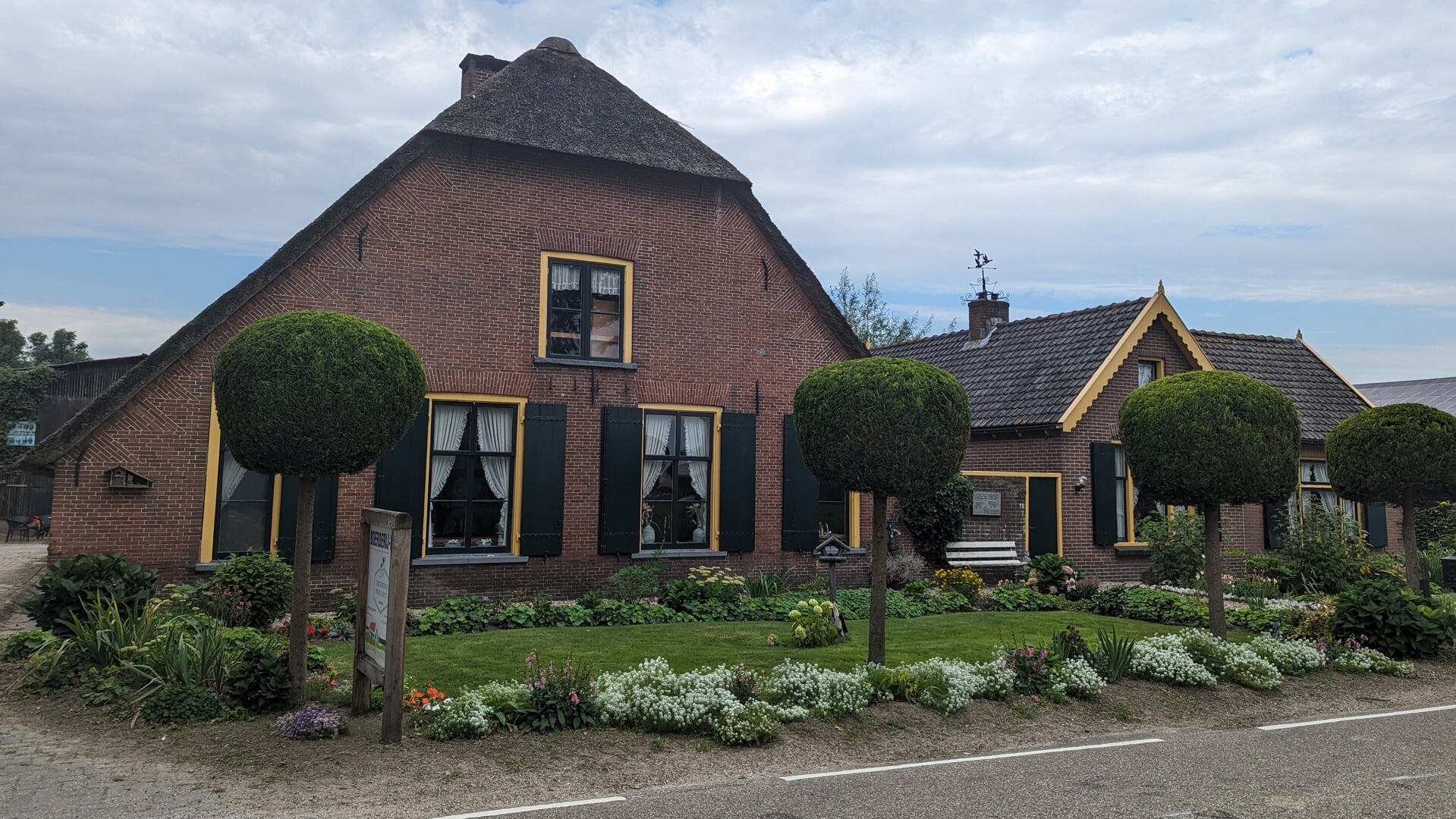 Vrederust en het bakhuis aan de Gooyer Wetering in augustus 2023.