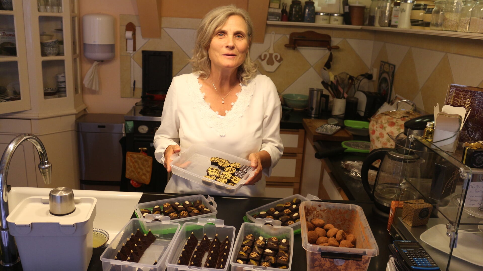 Bonbons maken is een echt ambacht, waar Johanna Chocolade veel werk van maakt.