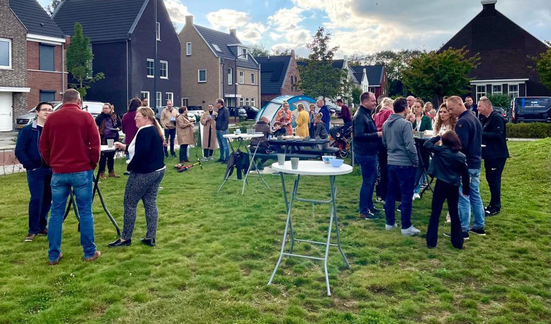 bewoners Mollenburg tijdens de Buurtborrel