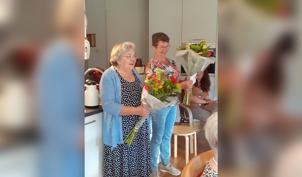 Vrijwilligers Greet van de Bovenkamp en Reina Bos zijn al vijfentwintig jaar actief in De Kleine Meent.
