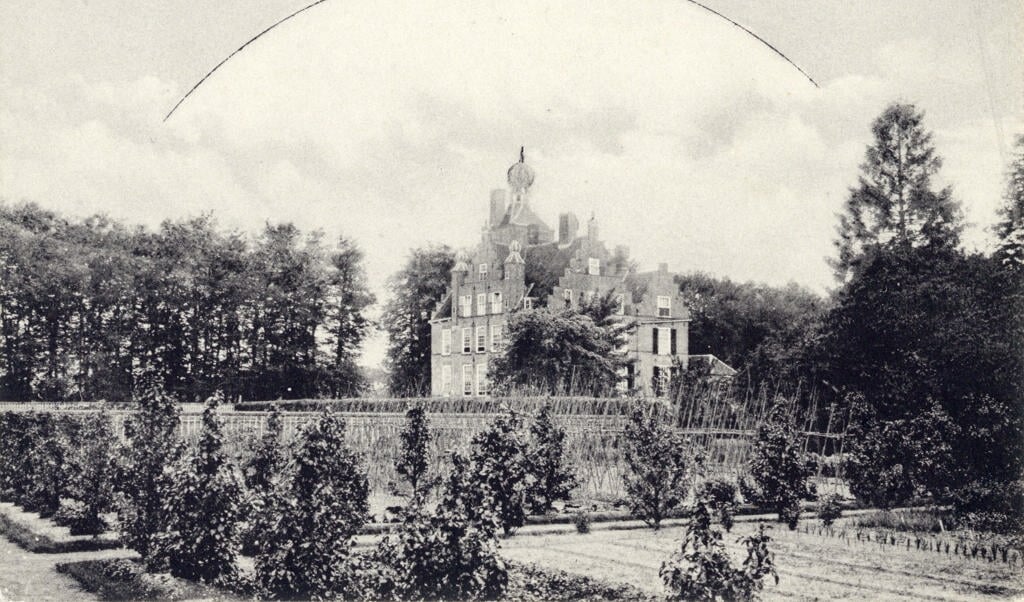 Park en kasteel Zuylestein te Leersum rond 1915.