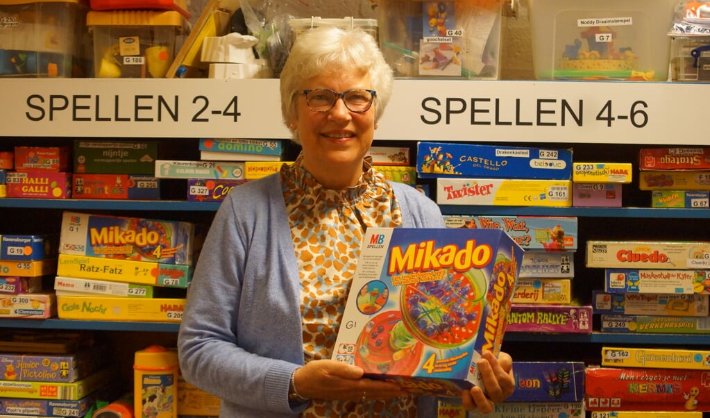 Marijke Terluin is vrijwilliger in de Speel-O-Theek.
