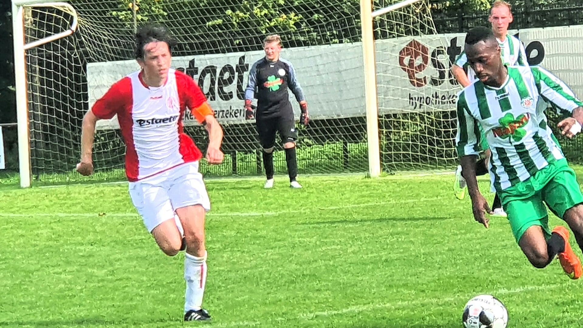 Beeld uit het eerdere bekerduel ONA'53-WVV Wageningen (2-1). Zowel Emiel Cortenbach (links) en Samuel waren zaterdag trefzeker.