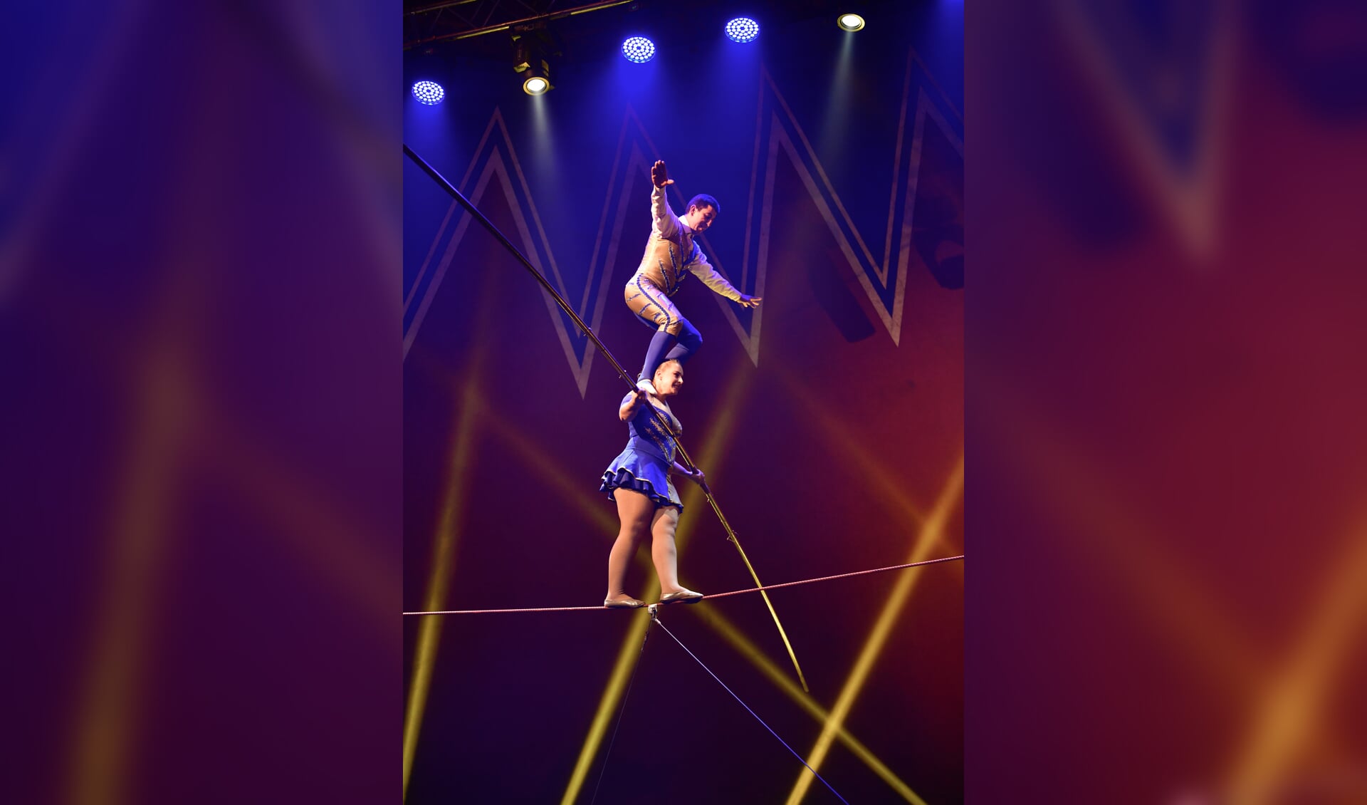 Koorddansers van het Circus.