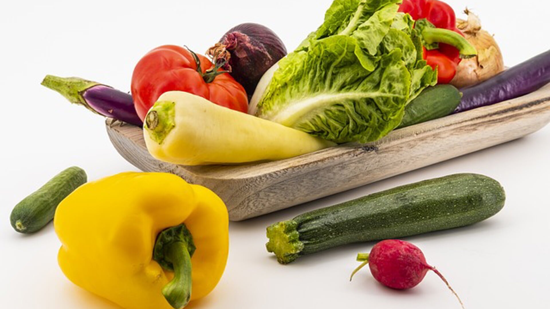 Niet iedereen blikt goed te weten welke groenten- en fruitsoorten in de koelkast bewaard moeten worden.