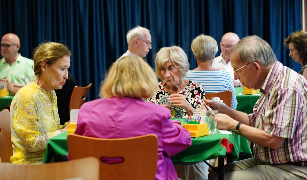 Zomeravondbridge bij Brivea. De vereniging speelt bridge in De Meent. 