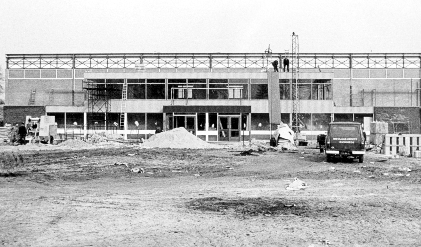 Beukendal 'onder constructie', 1968-'69, deze seriebouw was binnen een jaar gereed.