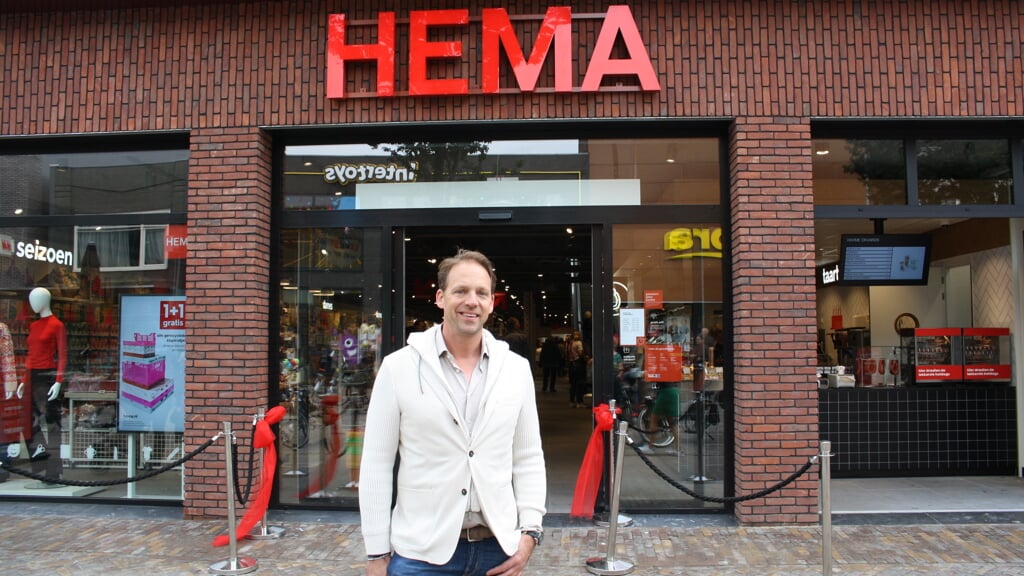 ,,De winkel is volledig vernieuwd om aan de eisen van nu te voldoen”, zegt HEMA-franchisenemer Bas Bos.