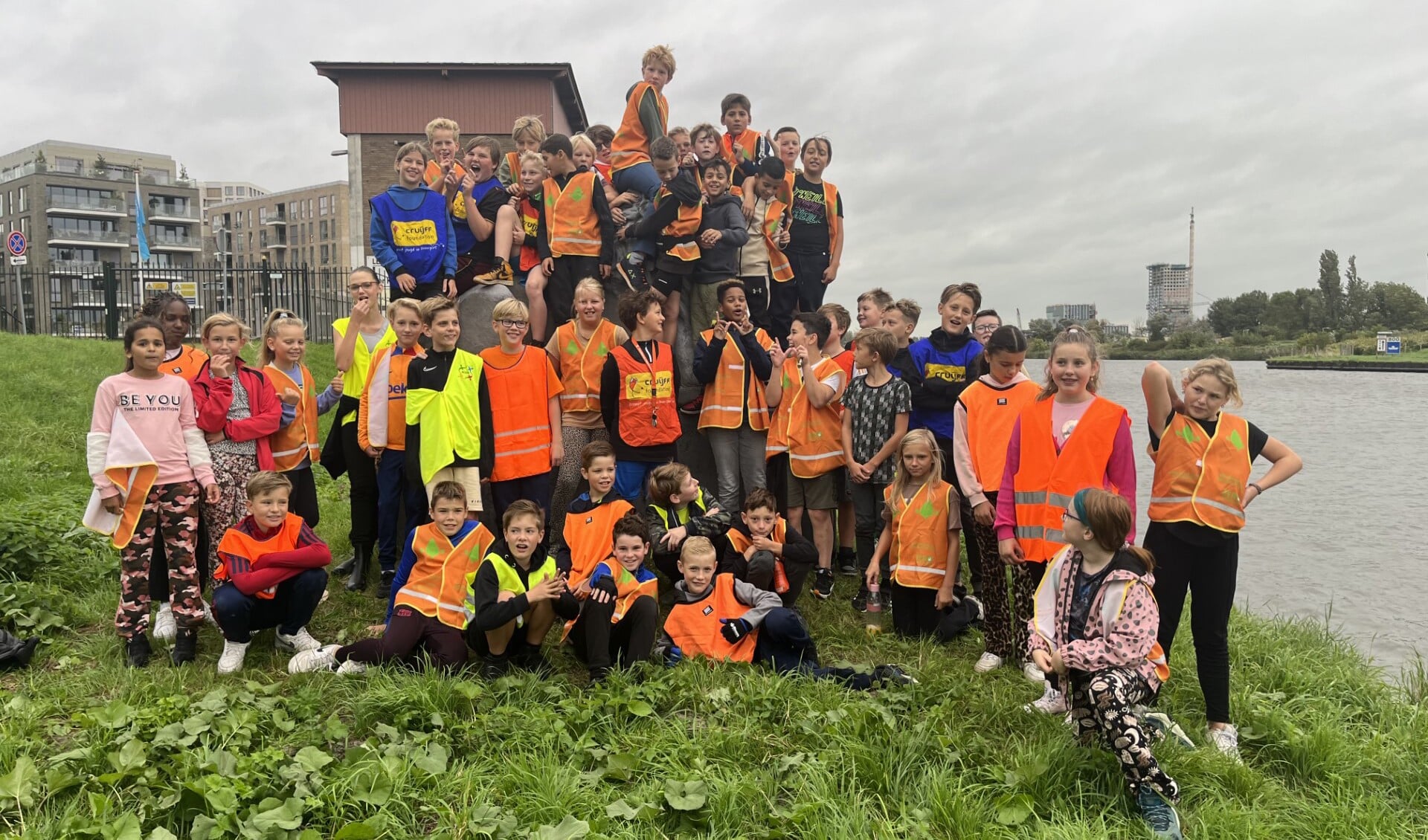 Start van de tocht bij 'De leeuwen van Zeeburg'.