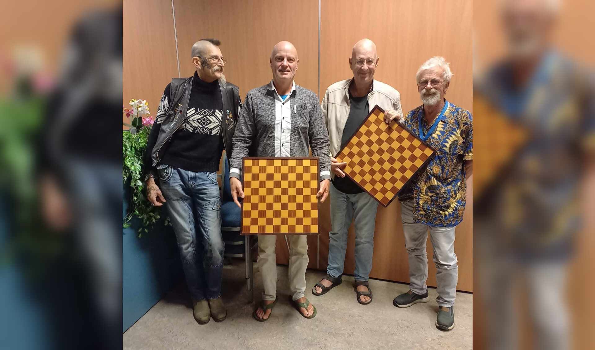 Het damteam van DBS dat de competitie goed begon.