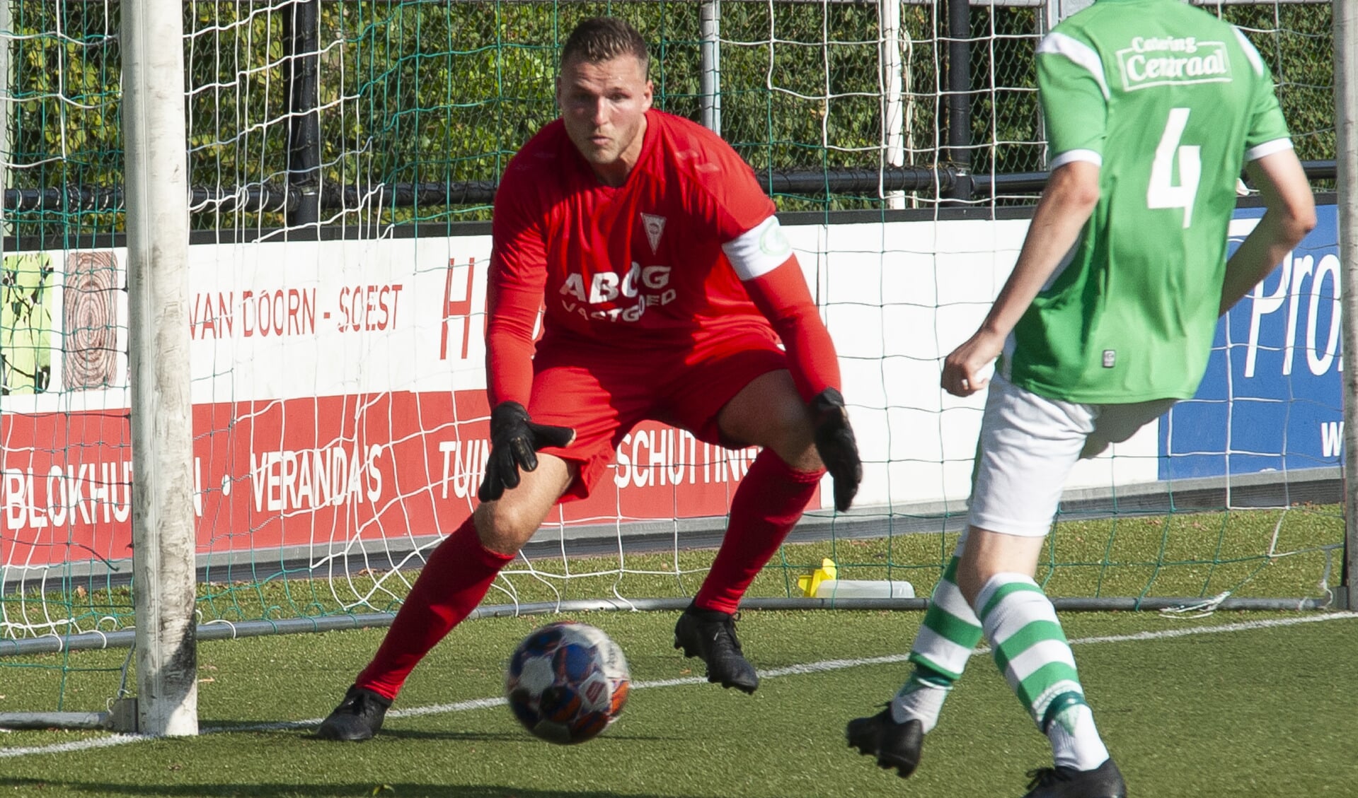 Daan van der Vliet verdedigt het doel van VVZ'49 in het bekerduel met Baarn.
