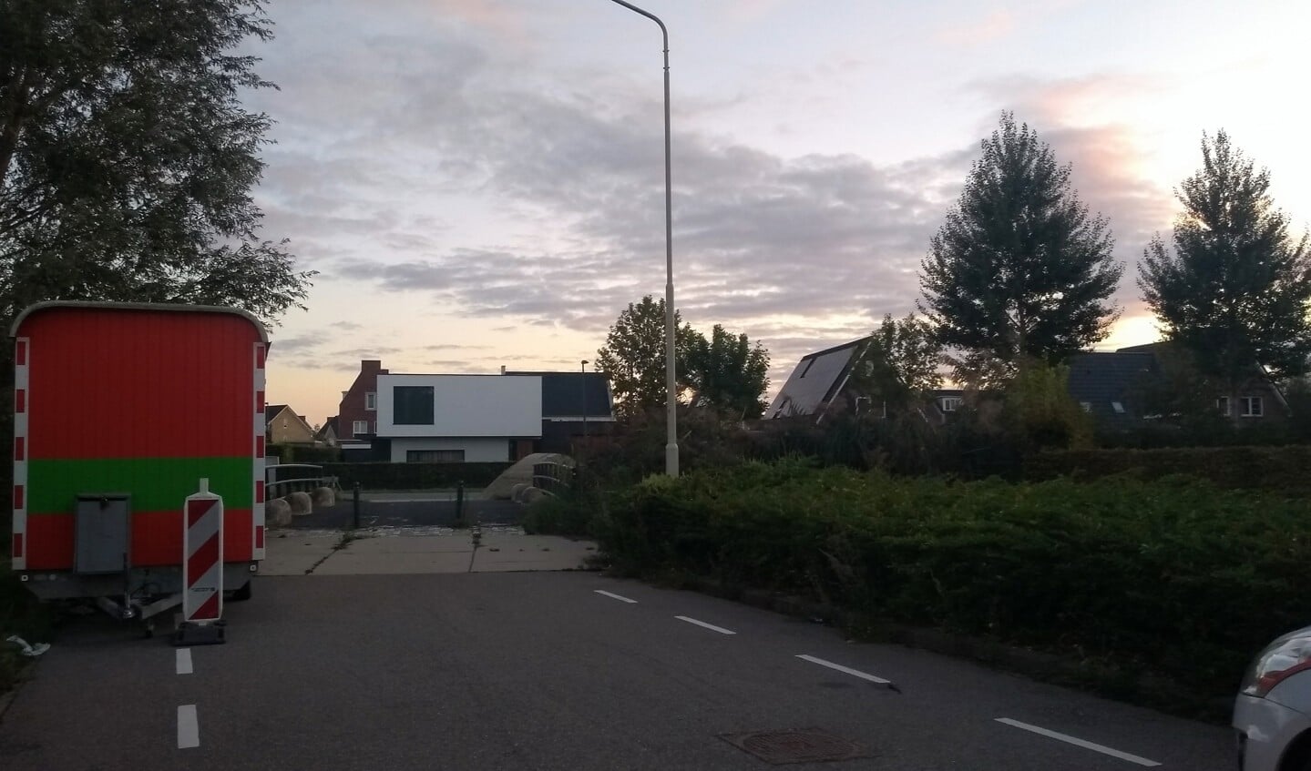 Het voetgangersbruggetje naar de Griendweg in de woonwijk Hoog Dalem
