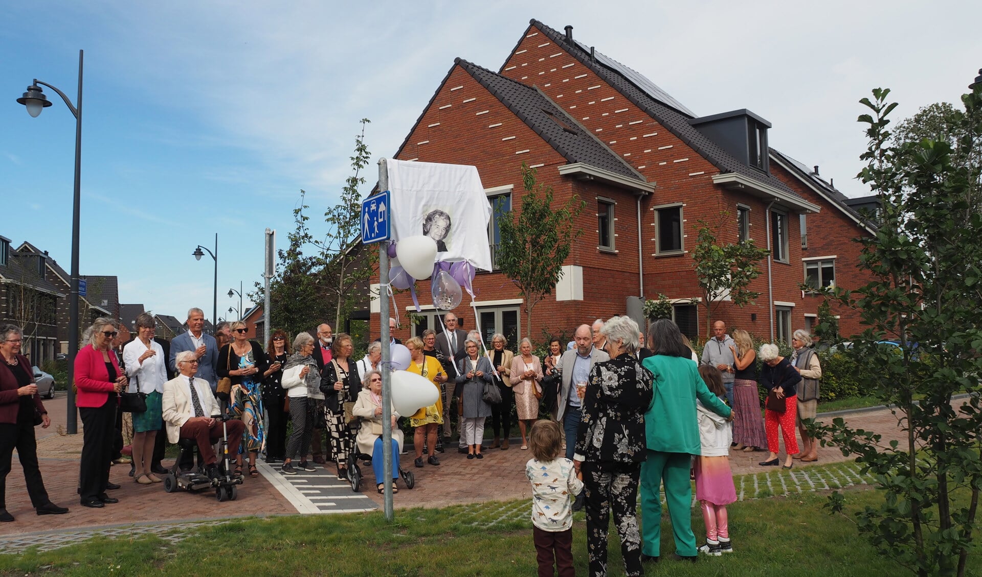 Drie generaties waren aanwezig bij de onthulling van de straatnaam.
