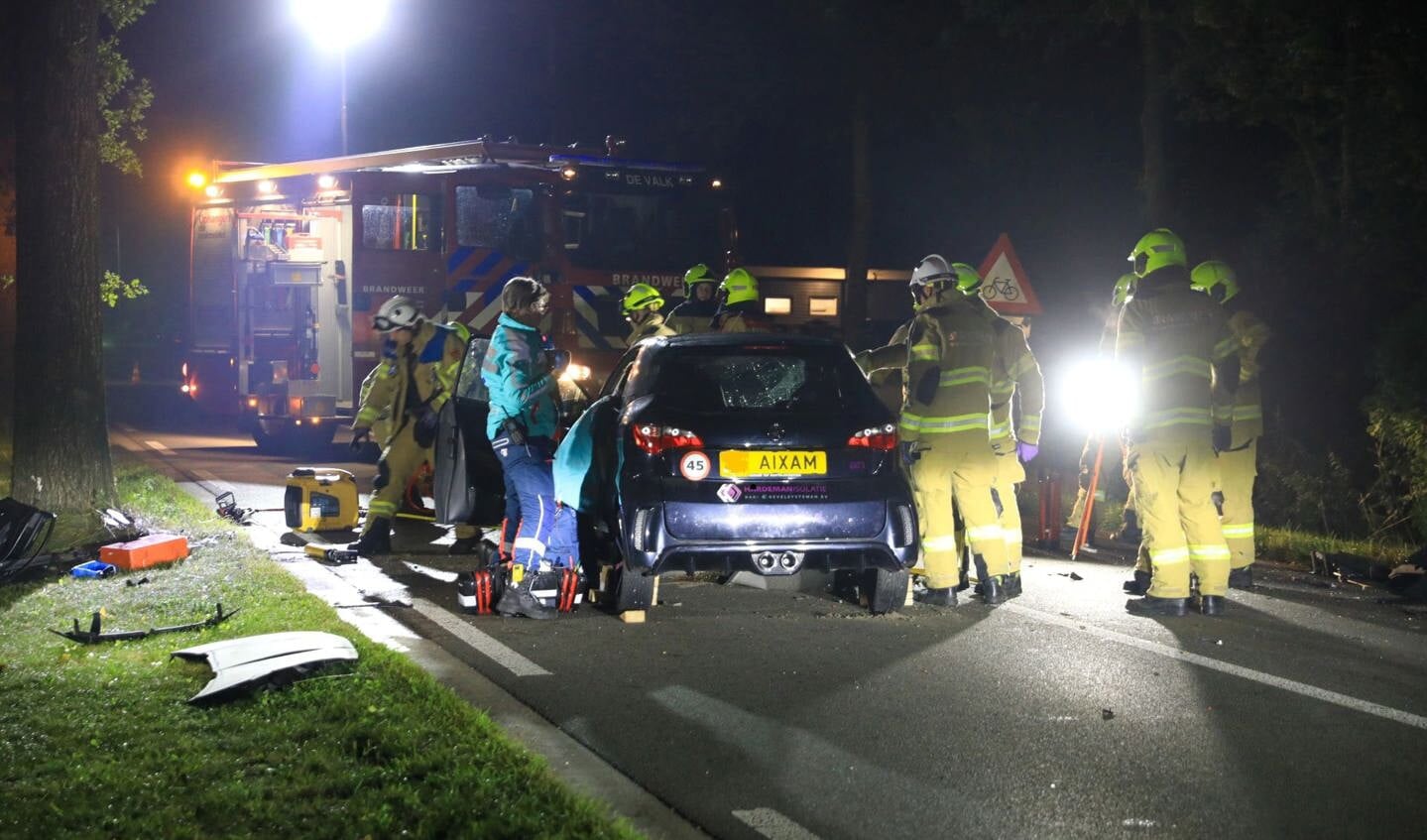 Jonge Bestuurder Brommobiel Gewond Bij Botsing Tegen Boom In De Valk ...