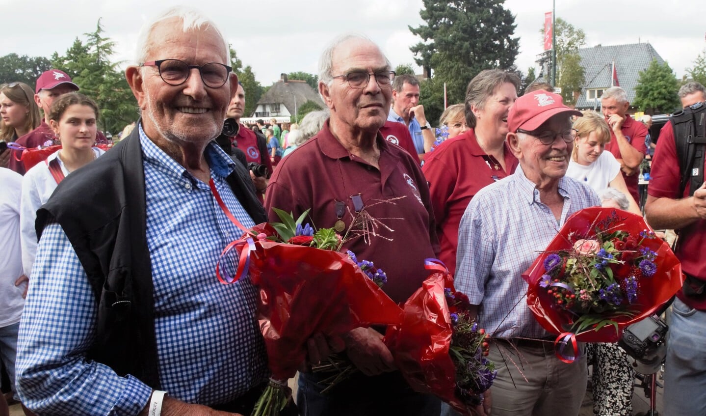 Jan Sanders, Henk Hobé en Toon Wandel liepen voor de 76e keer de Airborne wandeltocht.