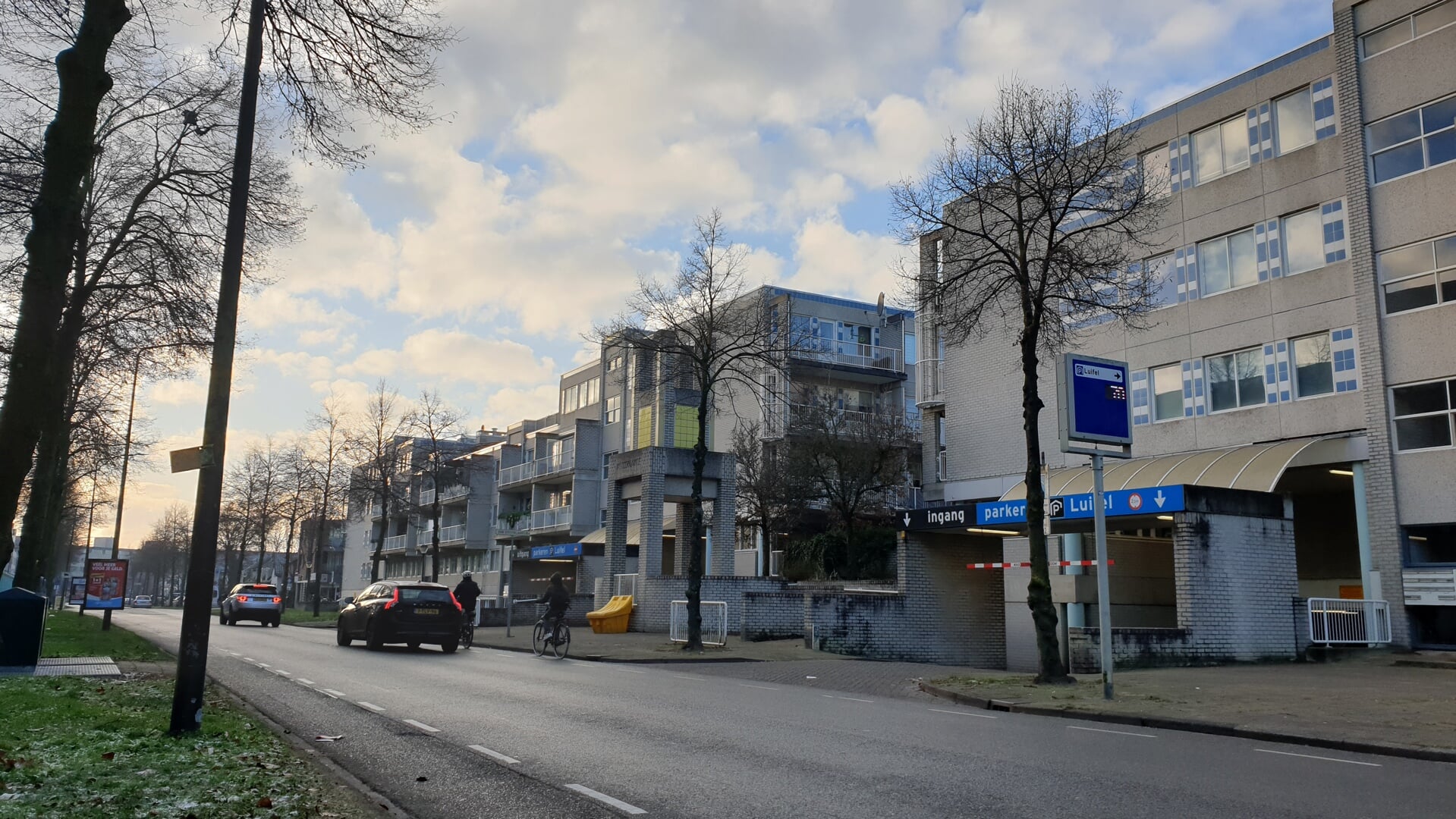 Parkeren in de garage in plaats van op straat helpt de parkeerdruk in het centrum te ontlasten.