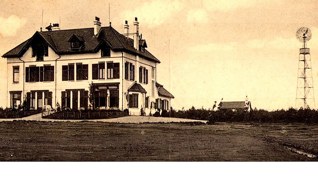 Huis Stameren rond 1910 met rechts een windmolentje dat water oppompte.