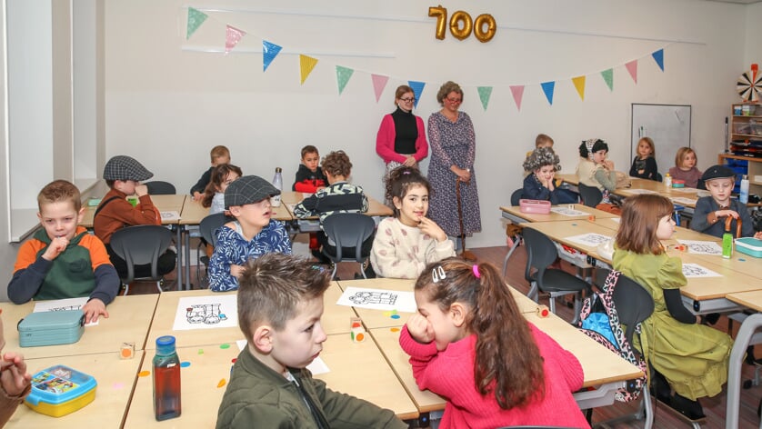 Leerlingen Van De Maranathaschool Verkleed Als Opa En Oma Naar School ...