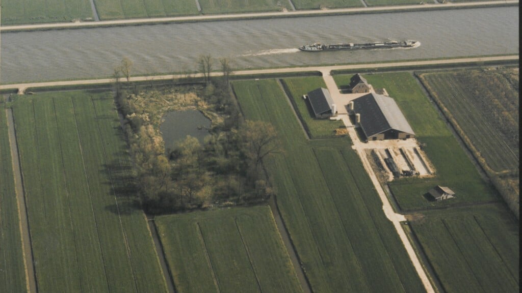 Luchtfoto van eendenkooi De Knoest.