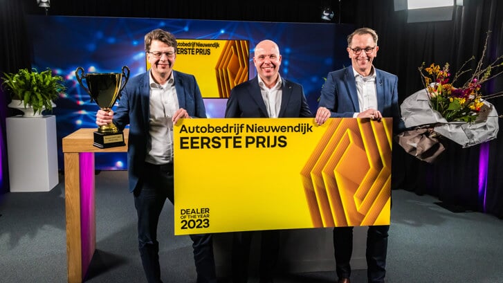 Autobedrijf Nieuwendijk is erg trots op de behaalde titel ‘Renault Dealer of the Year 2023’.