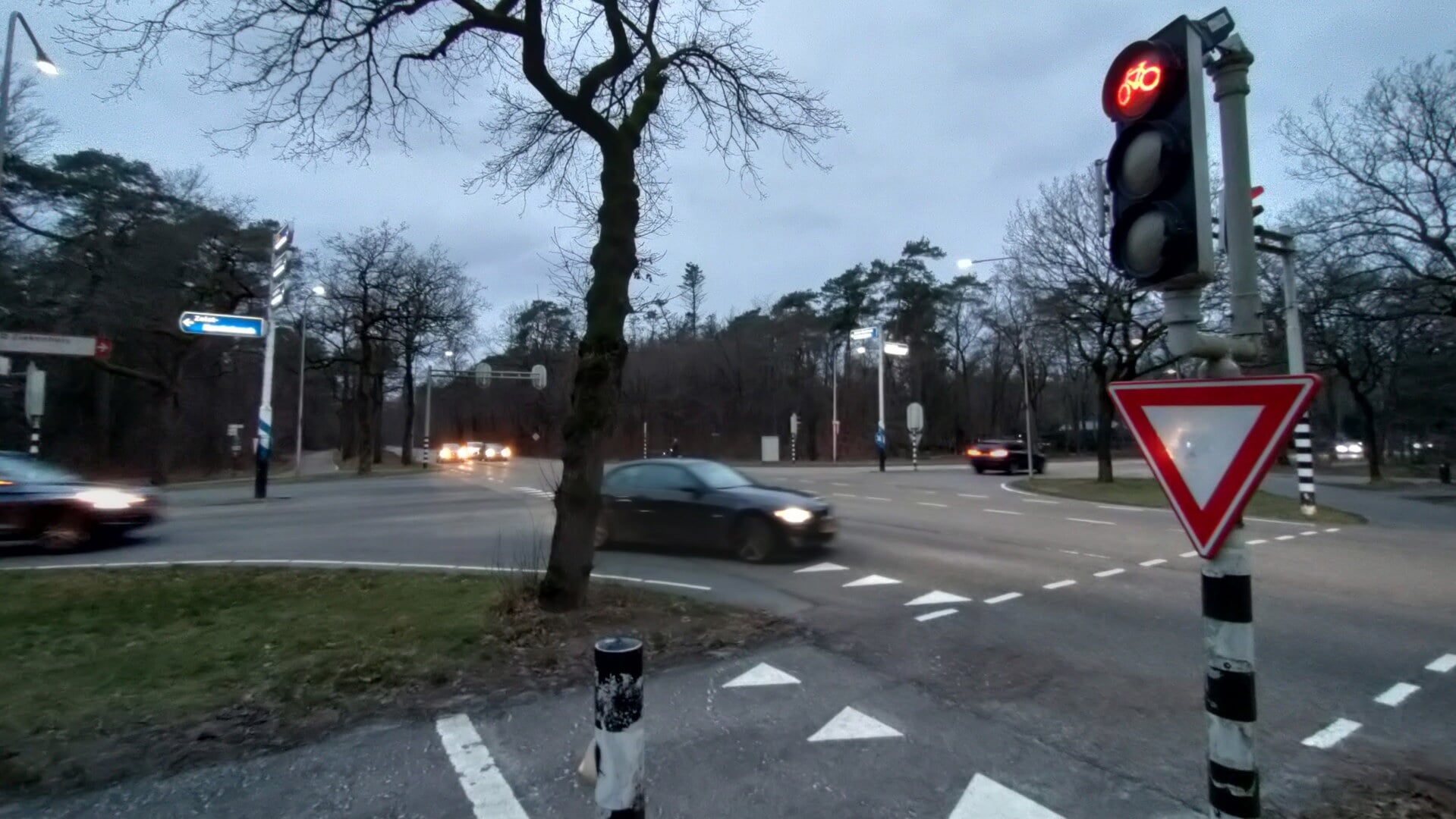 Als het aan het CDA ligt blijven deze stoplichten en komt er geen rotonde op het kruispunt van de Woudenbergseweg en de Jagersingel.