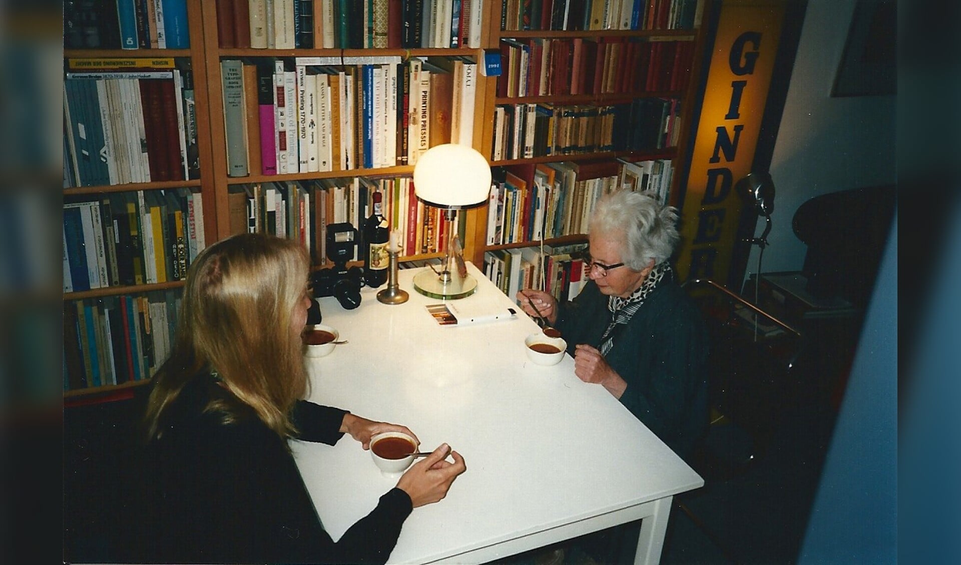 Ida Gerhardt (r) en Pieta van Beek (l)