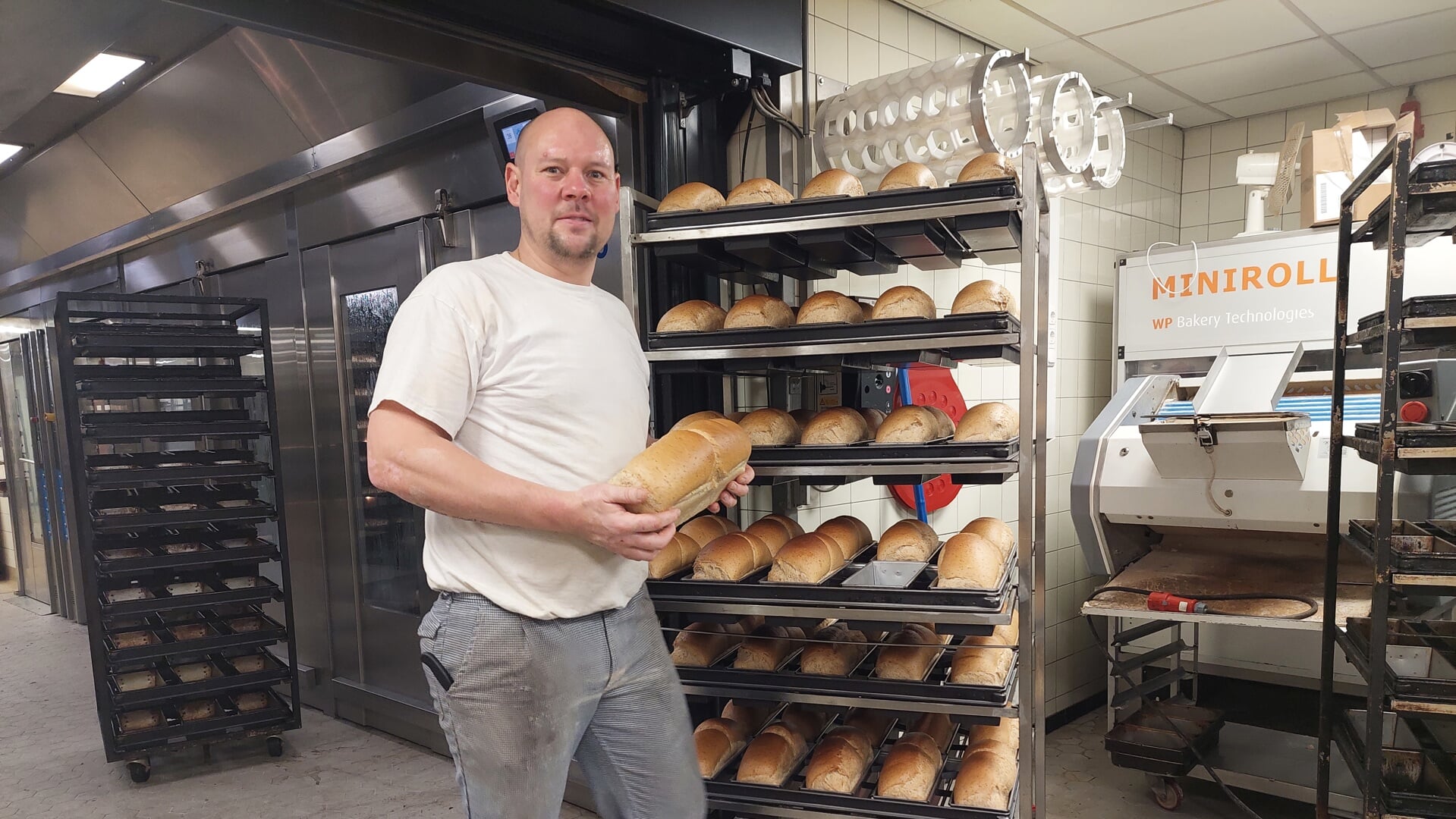 Rene haalt veel voldoening uit zijn werk als broodbakker.