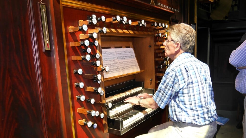 Gert Winkelhorst is er trots op, dat hij ook het fraaie KAM-orgel in de Oude Kerk van Dordrecht heeft mogen bespelen.
